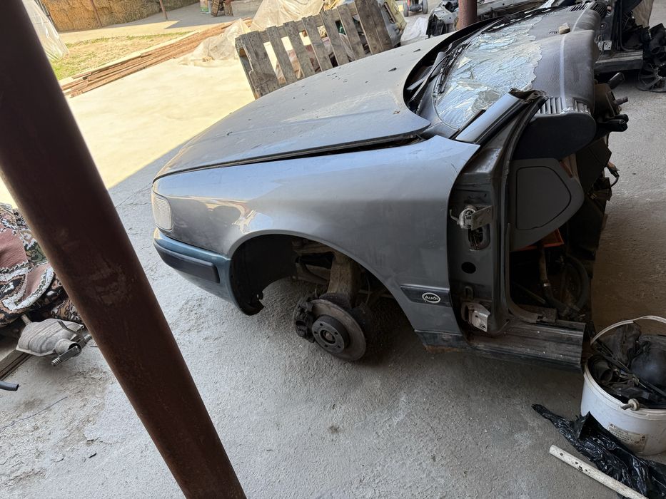 Продам на 100 с4 передний крылия