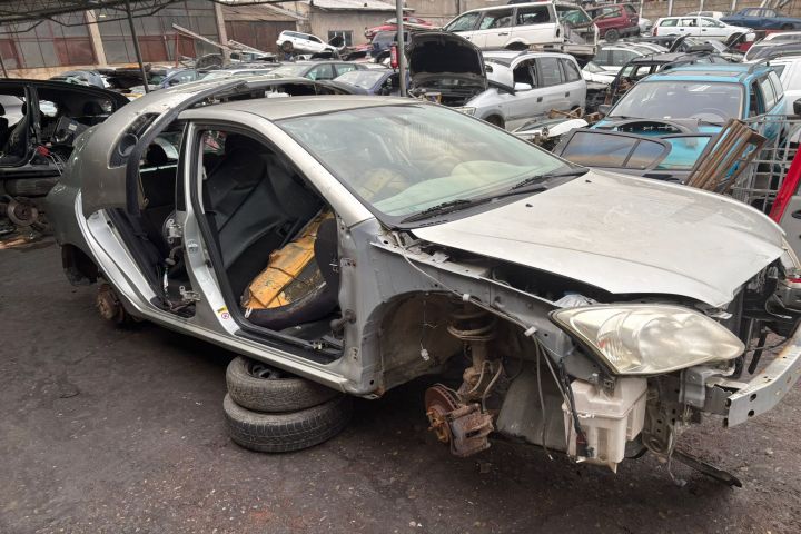 buton dezaburire spate Toyota Corolla 2004 1.4 D-4D MT (90 hp)