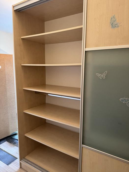 Гардероб с плъзгащи врати