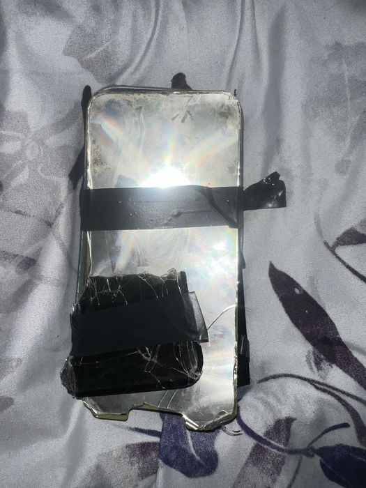 Iphone 13 pro putin zgariat pe spate impecabil baterie nou