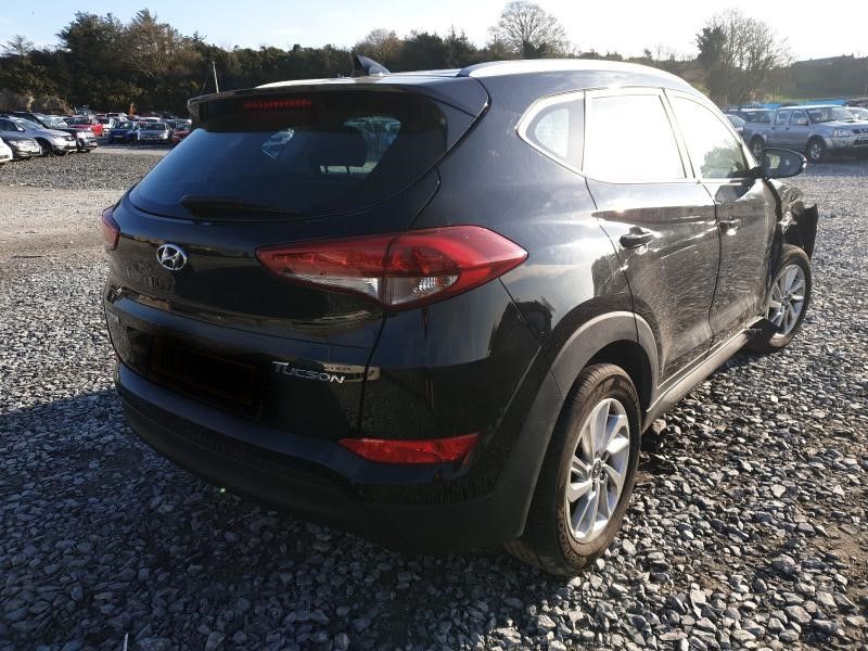 usa stanga fata si piese hyundai tucson din dezmembrari