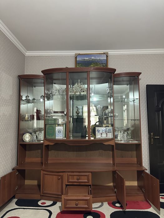 Стенка для гостиной в хорошем состоянии