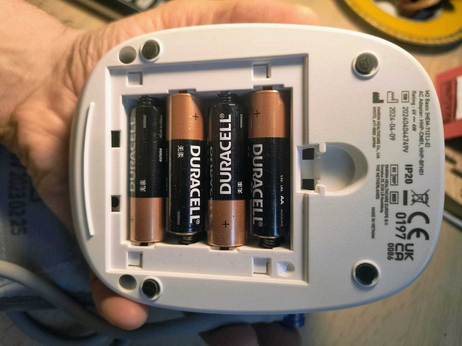 Чисто нов апарат за кръвно Omron M2 Basic