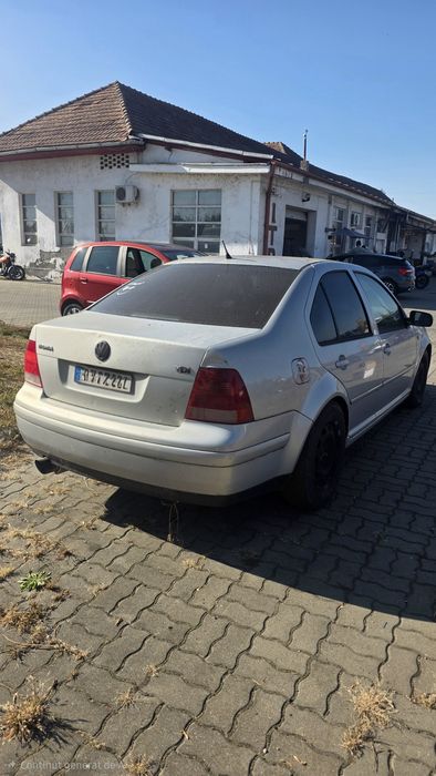 Vand Bora pentru dezmembrat