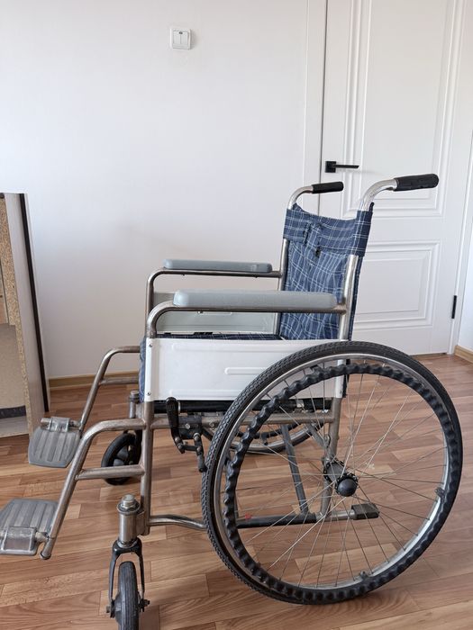 Продам инвалидную коляску