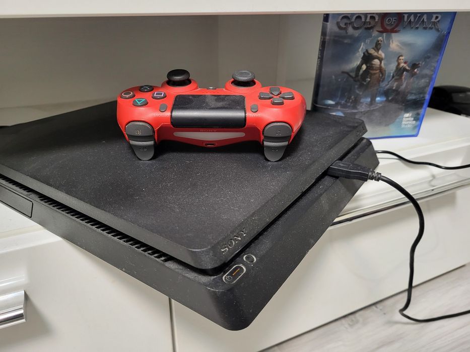 PS4 Slim — като нов !

Описание:
Продав