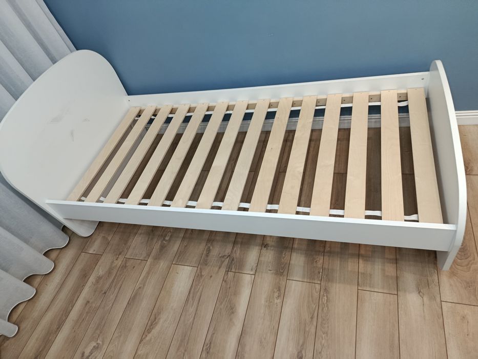 Кровать хорошая крепкая