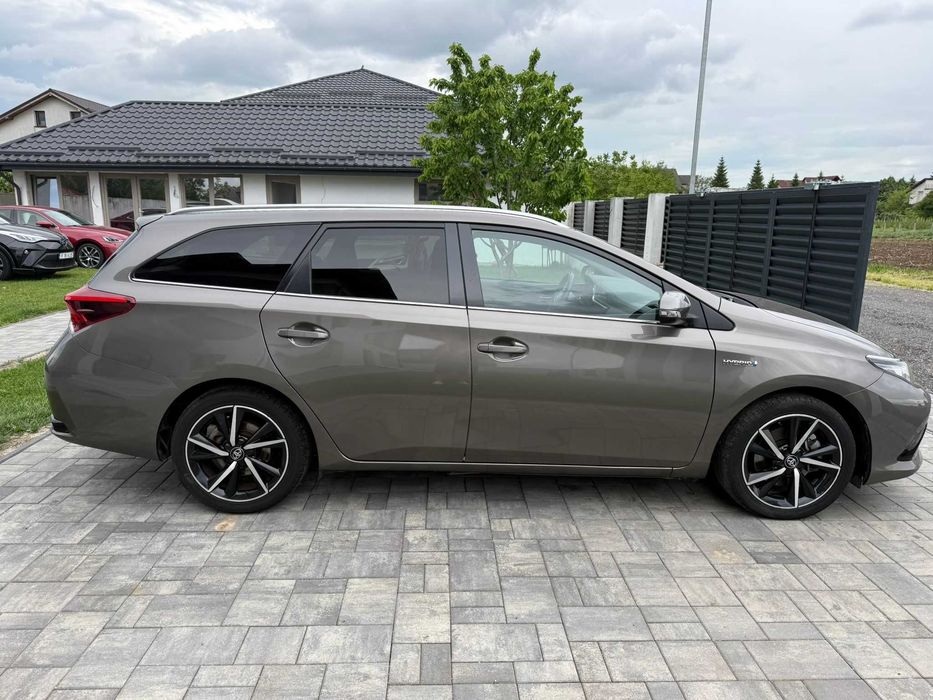 Toyota Auris 2017 Hybrid Lounge 135.000km Istoric Toyota Garantie