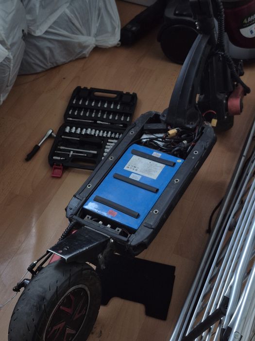 Продам Самокат Kugoo G Booster
