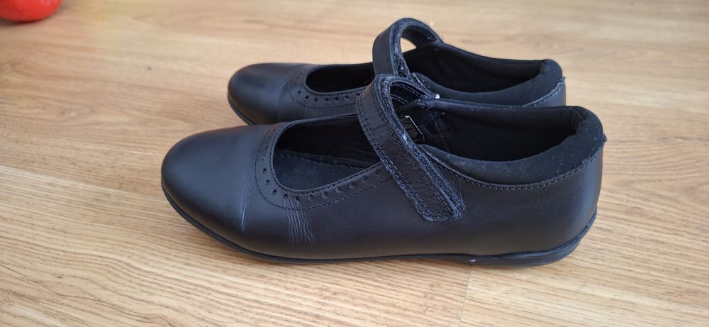 Pantofi fete din piele, purtat foarte putin, marime 35,5