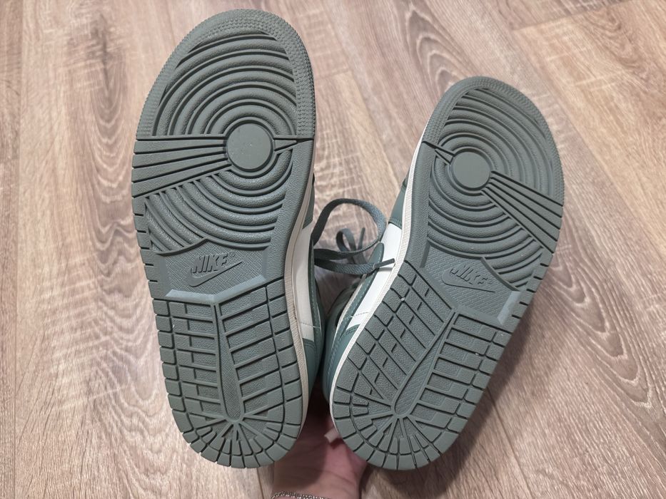 Jordan 1 Jade Smoke Marimea 37.5