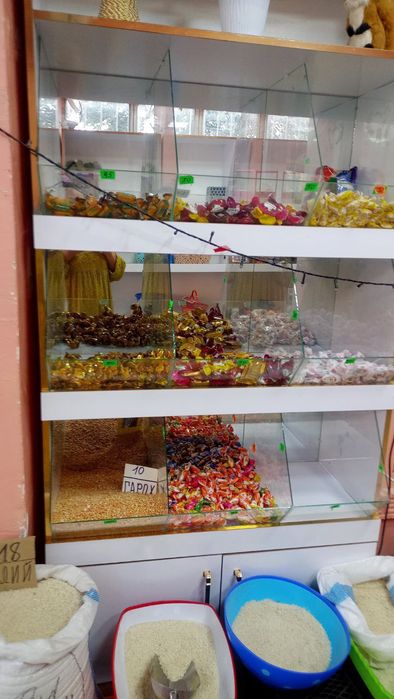 Магазин учун полкали мебель