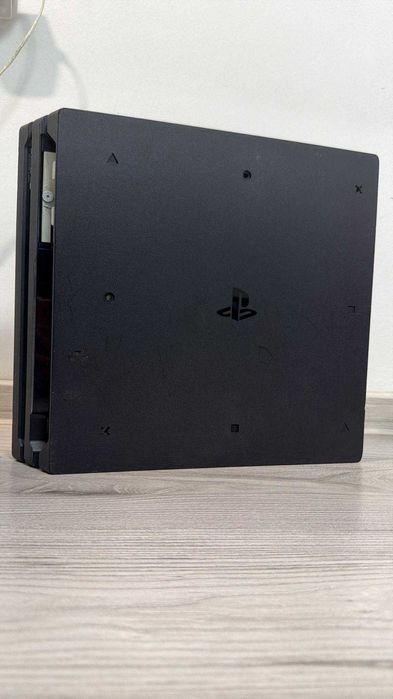 PlayStation 4 PRO (PS4 PRO) + 6 jocuri + Geanta