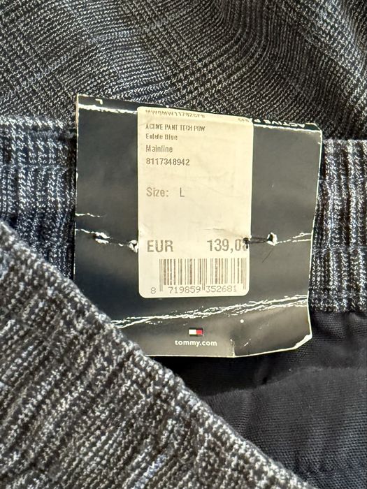 Tommy Hilfiger - НОВ, спортно елегантен, с връзки!