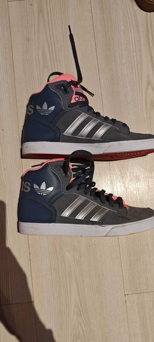 Обувки  adidas 42 номер