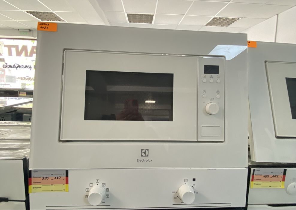 Микровълнова за вграждане Electrolux, бяла ,60 см.17 л.