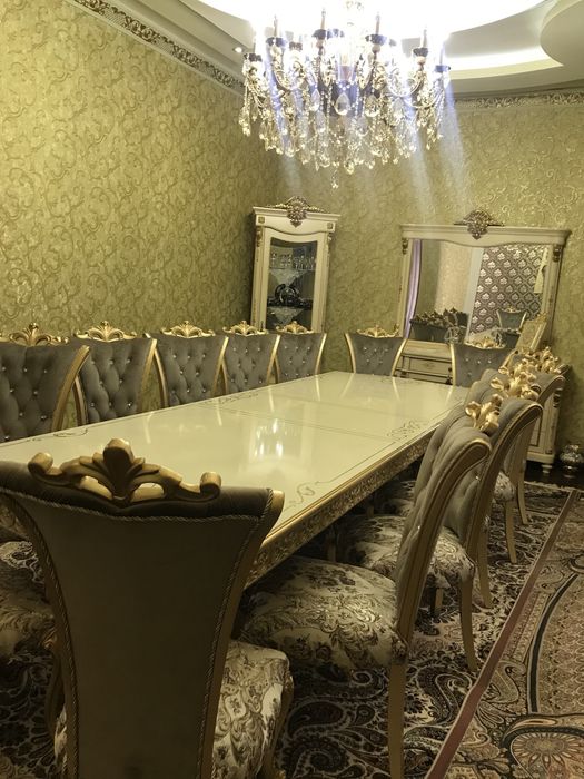 Стол стулья , 2 пенала комод в отличном состоянии