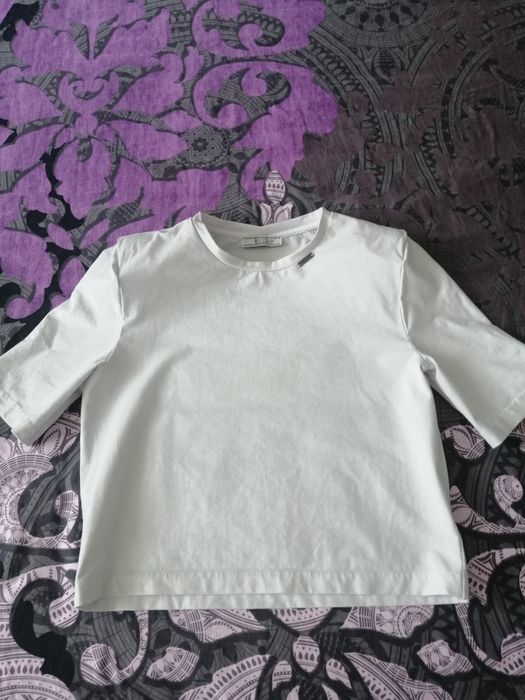 Бяла тениска  Алеса