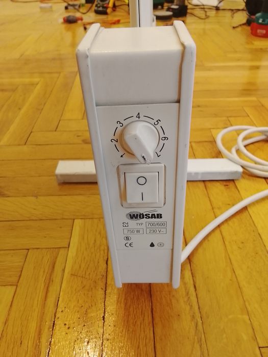 Маслен панелен радиатор 750w