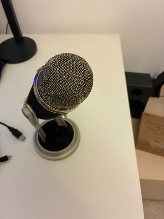 микрофон Blue Yeti
