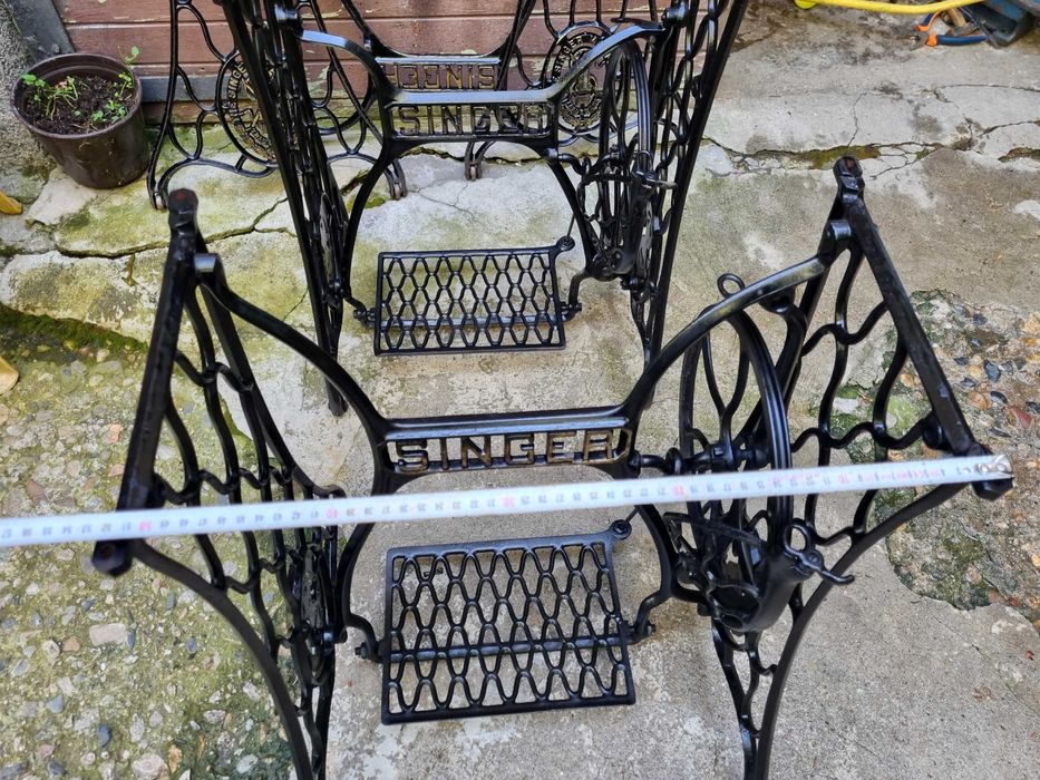 Singer метални крака за шевна машина.