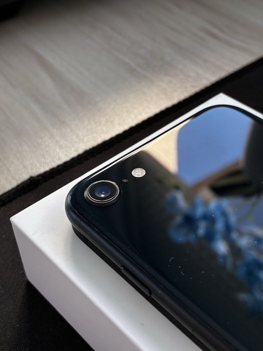 iPhone SE 2022 чисто нов!