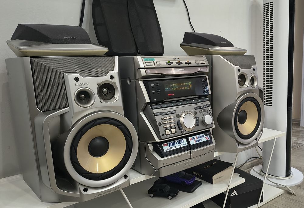 Sony RXD8S с оригинални те си Тонколони