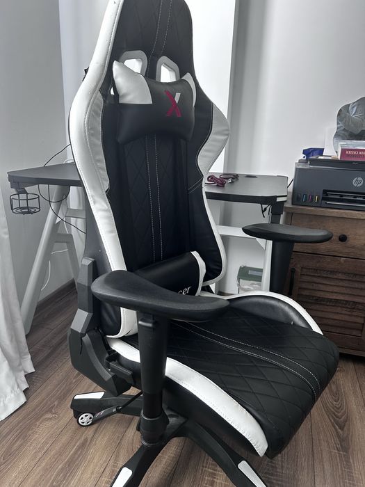Masa si scaun de gaming