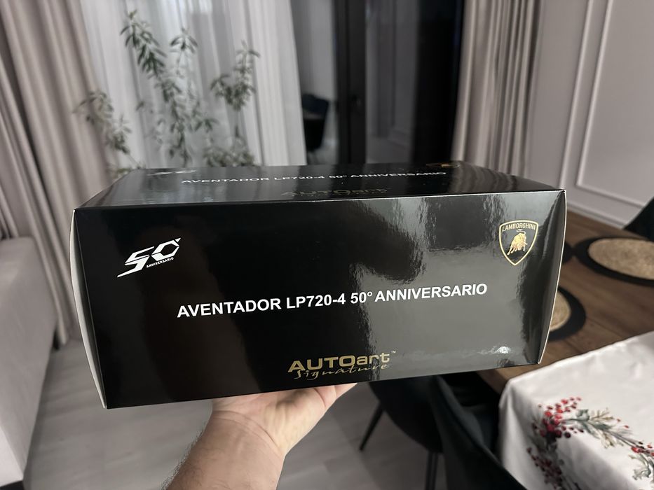Vând machetă 1/18 Lamborghini Aventador LP720-4 autoart