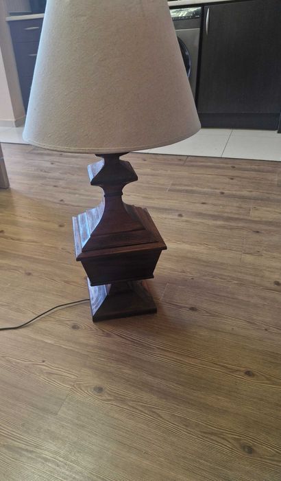 Продава се ретро настолна лампа