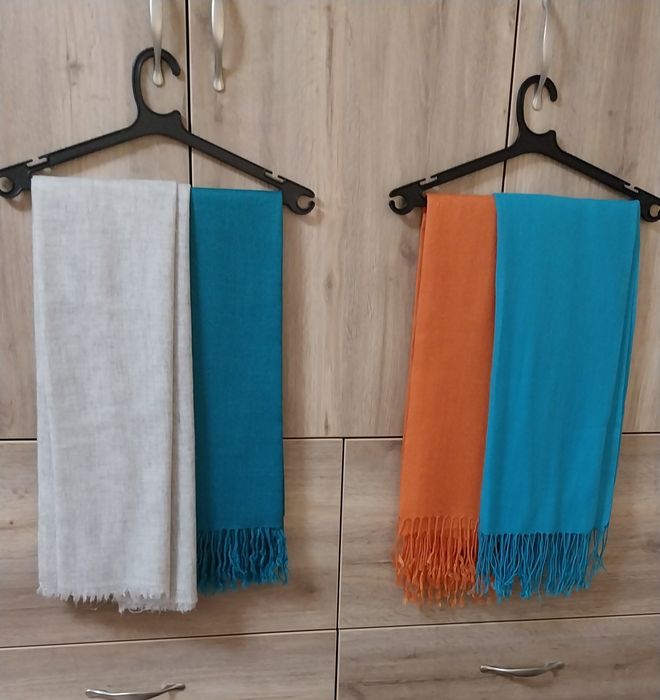 Дамски аксесоари:очила,портмоне,яка за палто и шалове