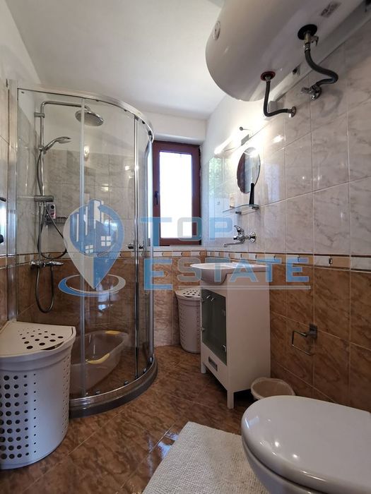 Новопостроена обзаведена къща с три спални и локално парно в село Сла