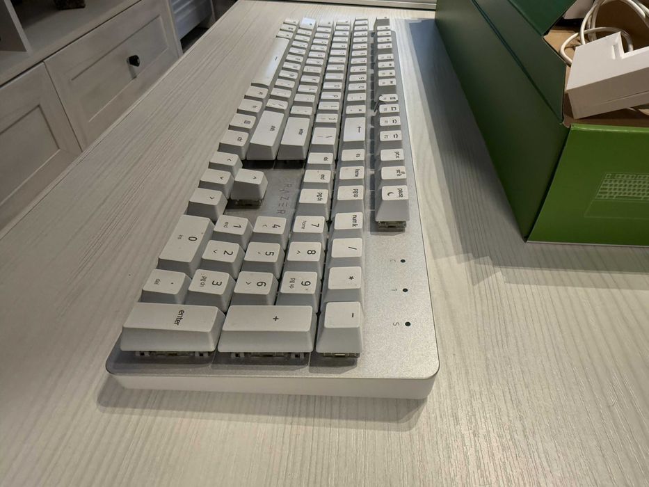 Продавам Razer Pro Type Ultra – безжична механична клавиатура