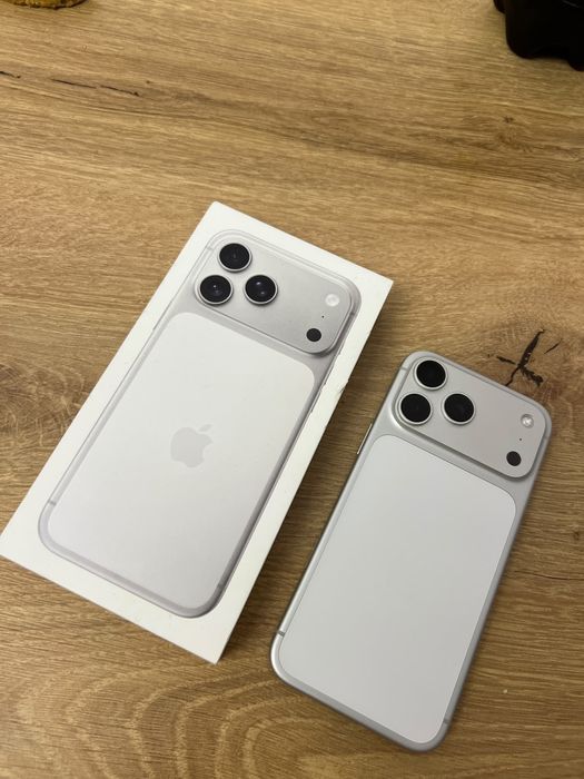 iPhone 17 Pro Max ,256 GB ,Silver ,Impecabil ,Garantie valabila inca 1+ ani