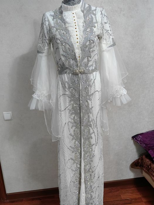 Продам платья размер 42 44