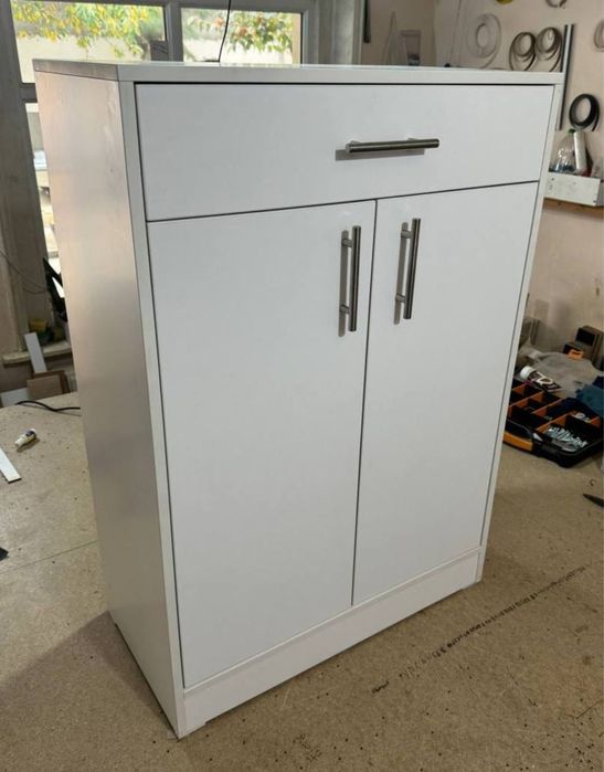 Polka.oyoq kiyimga shkaf. Obuvnitsa