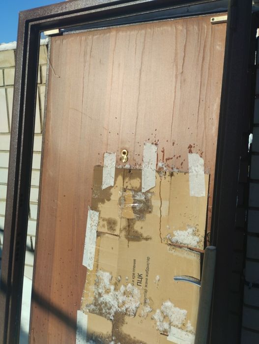 Продам дверь входную Срочно