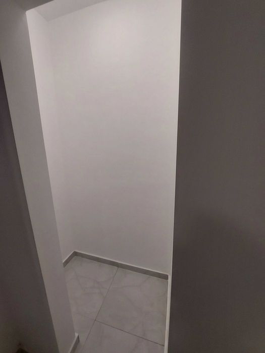Vand garsonieră cu loc de parcare privat/direct proprietar