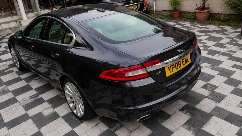 JAGUAR XF Luxury Premium 2.7 V6 - Diesel - Auto Padele F 1 - Bi - Xenon - Racire Scaune + Masaj - Jante 19 - Carte Intraga -