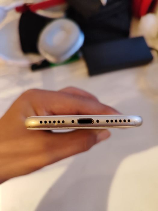 iPhone 7 в хорошем состоянии Но есть минус