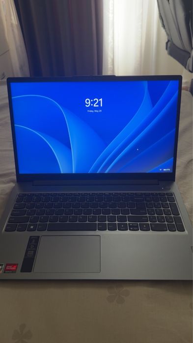 Laptop Lenovo IdeaPad Slim 3 15ABR8