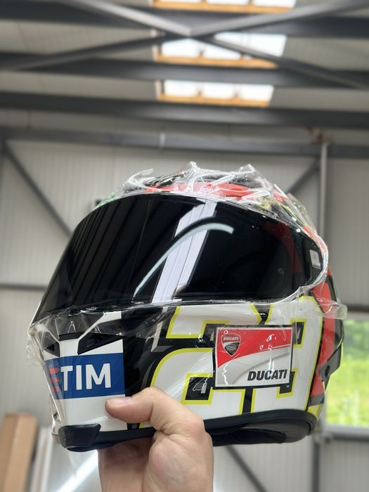 Затъмняване на автостъкла пастиране на фарове и облепяне на детайли