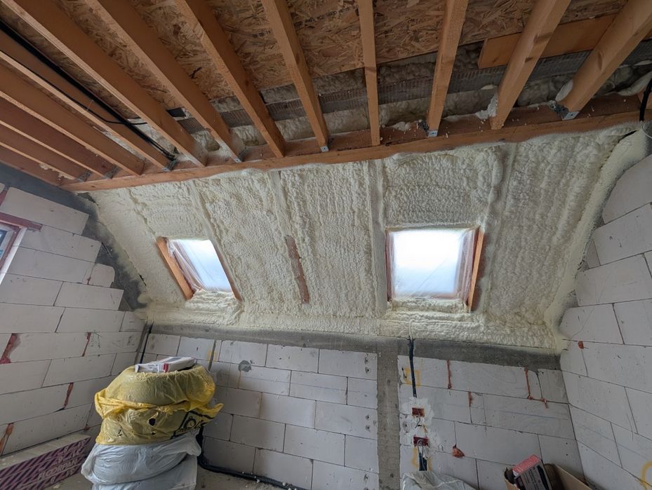 Izolație cu Spumă Poliuretanică – Eficiență Maxima!