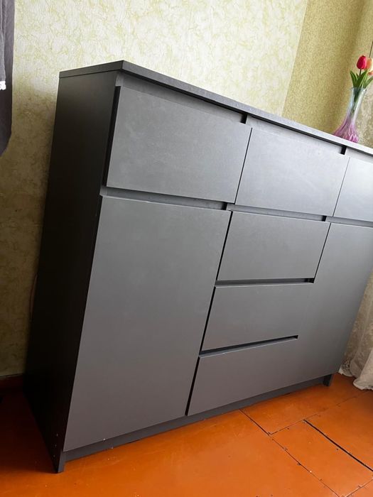 В связи с переездом продам комод, кухонный стол, обуувницу