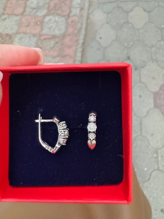 Продам серьги с бриллиантами дорожка