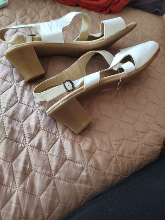 Продавам дамски сандали 41 номер
