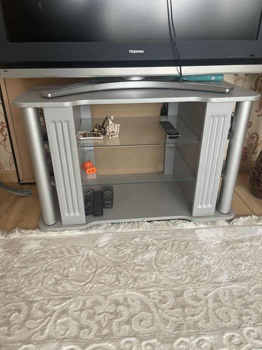 Продам тумбу под телевизор