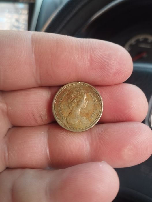 Монета един паунд 1983г