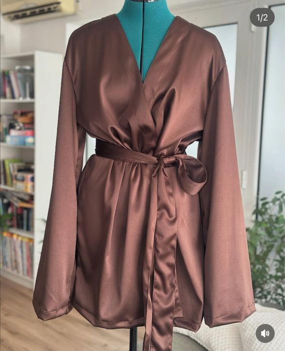 Сатенена кафява рокля