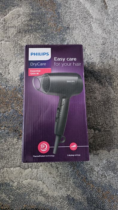 Компактен сешоар Philips 1200W (черен)